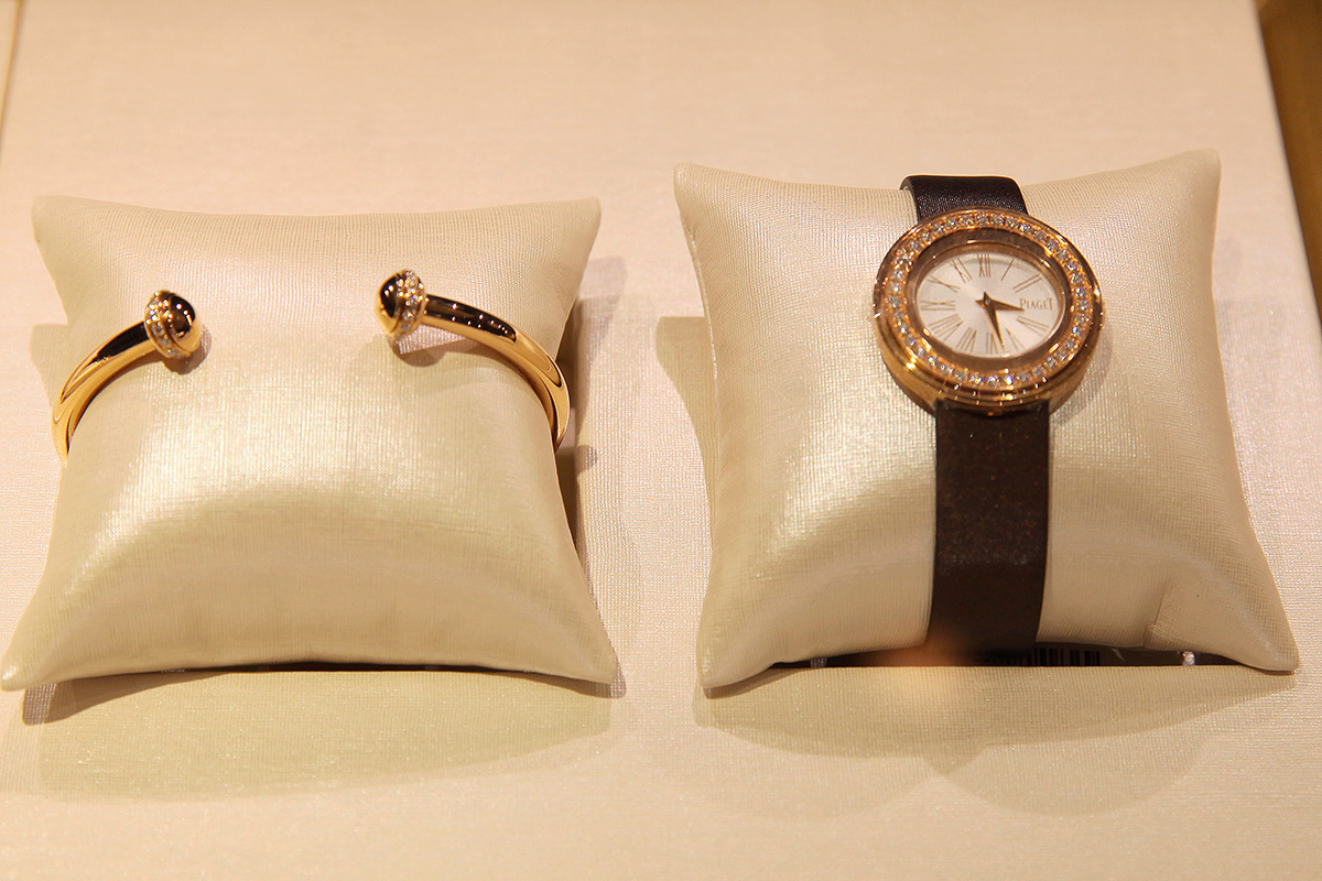 Piaget dành trọn mối quan tâm cho cả hai dòng sản phẩm: đồng hồ và trang sức cũng chứng tỏ rằng đồng hồ Piaget có một vẻ ngoài vô cùng hấp dẫn.