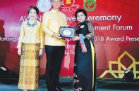 Doanh nhân Trương Tú Phương, Chủ tịch HĐQT Công ty : “Tôi tự hào khi cùng người dân ly nông bất ly hương” Doanh nhân Trương Tú Phương, Chủ tịch HĐQT Công ty : “Tôi tự hào khi cùng người dân ly nông bất ly hương”