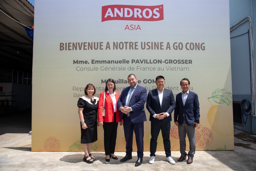 Đại sứ ẩm thực Pháp đến thăm nhà máy sơ chế trái cây Việt