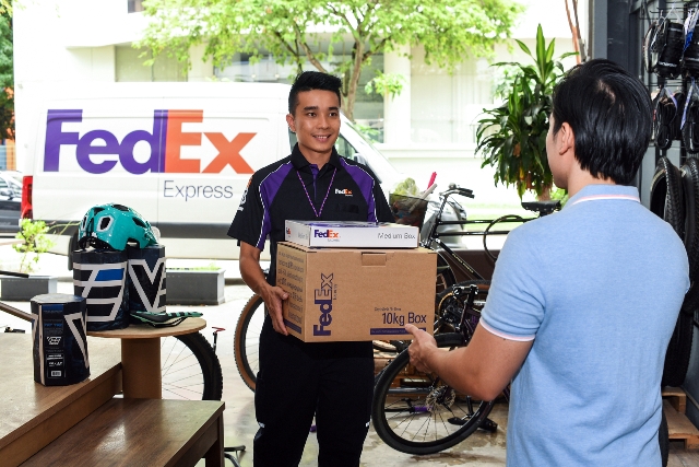 sự hợp tác cùng eBay, điều này sẽ giúp khách hàng tiếp cận dễ dàng tới nhiều thị trường hơn thông qua các dịch vụ logistics quốc tế của FedEx.