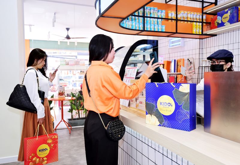 bánh trung thu KIDO’s Bakery cũng sẽ được trưng bày, giới thiệu và bán tại tất cả các cửa hàng của chuỗi F&B Chuk Tea & Coffee tại TP. Hồ Chí Minh và Thủ đô Hà Nội