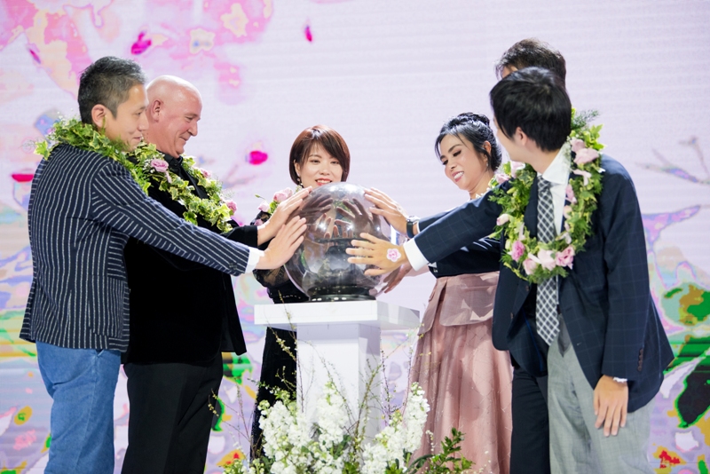 Bà Lưu Nga, nhà sáng lập Elise cùng các cổ đông mới đến từ Nhật Bản tại lễ ra mắt ở Hà Nội năm 2019