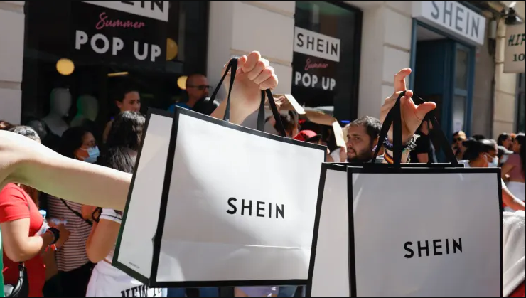 Dù Shein được thành lập ở Trung Quốc, nhưng công ty không bán sản phẩm của mình cho thị trường này, nơi mà mọi người không thể truy cập vào ứng dụng. Thay vì cạnh tranh ở thị trường Trung Quốc đã bão hoà với nhiều đại lý bán quần áo giá rẻ trực tuyến, Shein nhằm vào khách hàng nước ngoài ngay từ đầu.