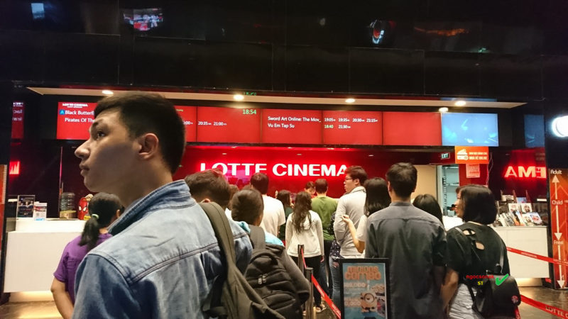 Lotte là đối thủ cạnh tranh với CJ CGV ở thị trường Hàn Quốc cũng như tại Việt Nam