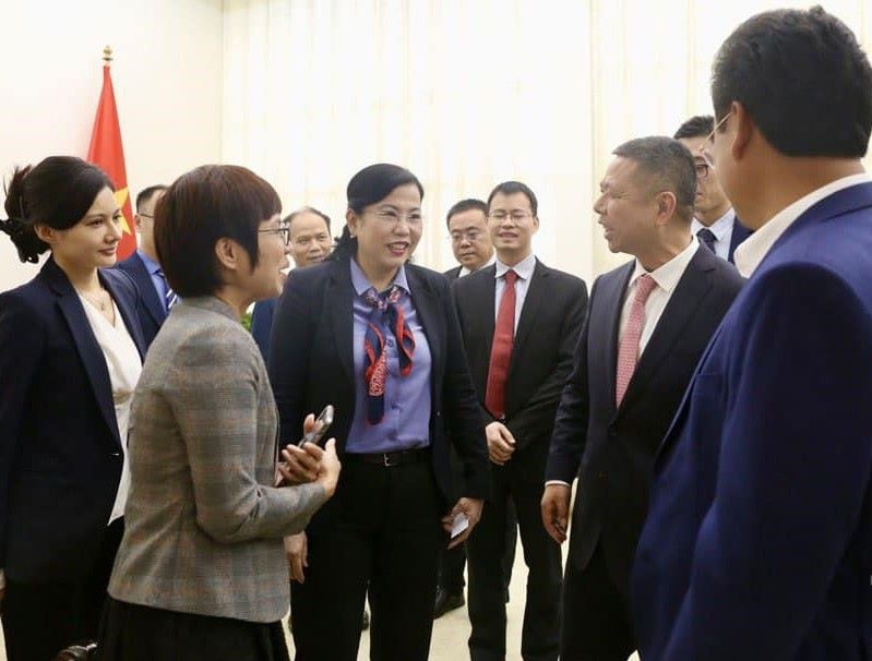 Lãnh đạo tỉnh Thái Nguyên và Lãnh đạo Tập đoàn Trina Solar tại cuộc gặp  5-11, tại Văn phòng Chính phủ