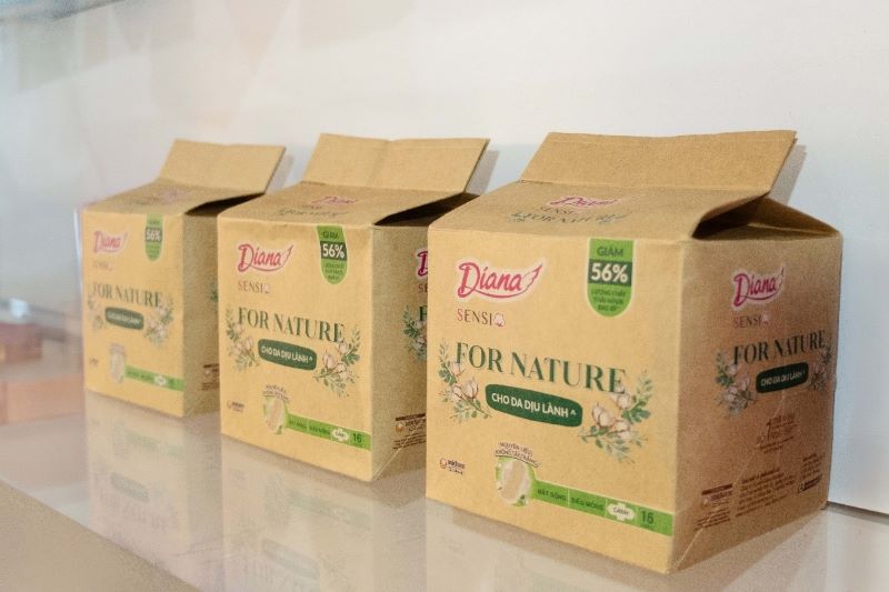 Với giá bán hơn 40.000 đồng/bịch 16 miếng, Diana Sensi For Nature phiên bản giới hạn đang thu hút người tiêu dùng