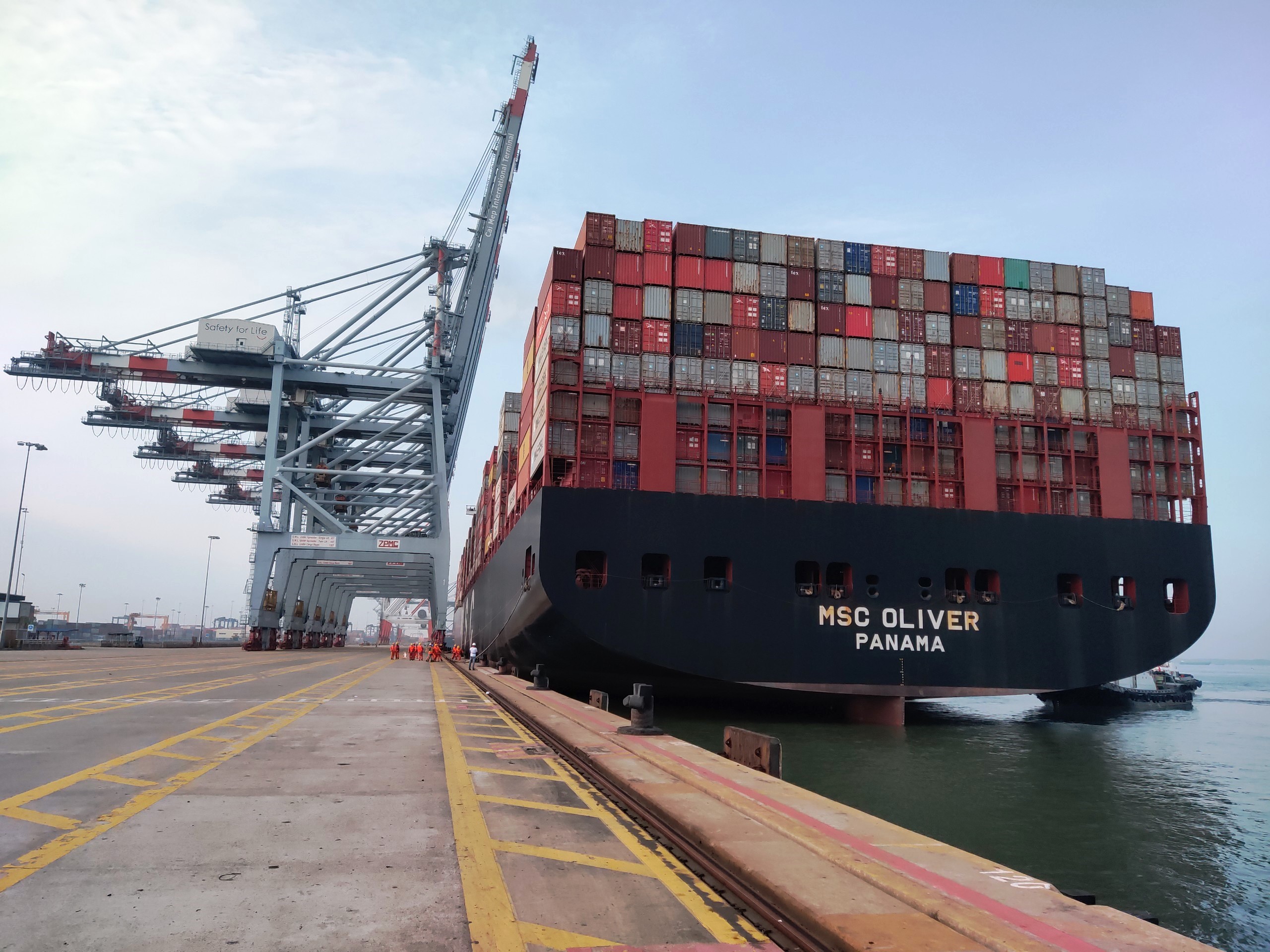 CMIT đón tàu MSC Oliver – tàu container lớn nhất của hãng tàu MSC.