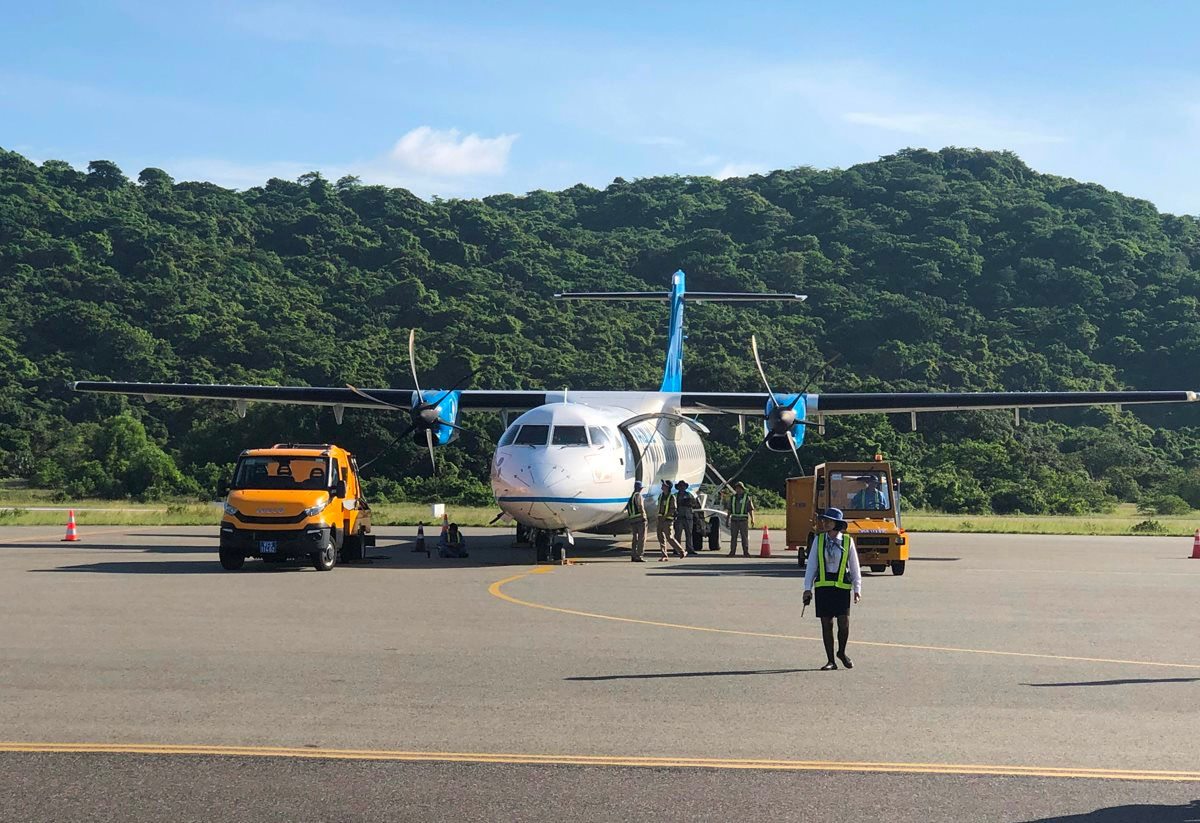 Tàu bay ATR72 của VASCO hạ cánh đón khách tại sân bay Côn Đảo.