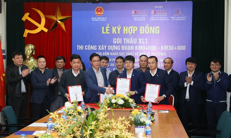 Quang cảnh lễ ký hợp đồng Gói thầu XL1, Dự án thành phần đoạn Quảng Ngãi - Hoài Nhơn, Dự án cao tốc Bắc - Nam phía Đông giai đoạn 2021 - 2025.