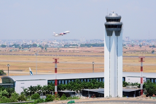 Đài kiểm soát không lưu tại sân bay Tân Sơn Nhất do Tổng công ty Quản lý bay Việt Nam vận hành, khai thác.