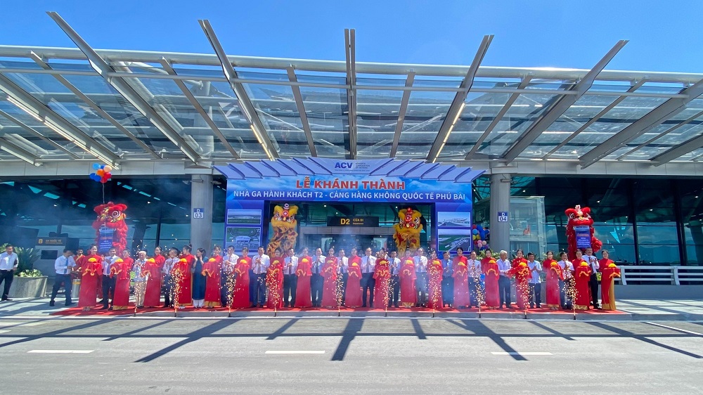Các đại biểu thực hiện nghi thức khánh thành Dự án đường sắt đô thị tuyến Cát Linh - Hà Đông.