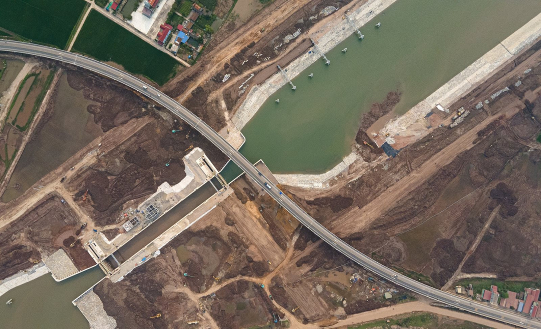 Cụm công trình giao thông kênh nối Đáy - Ninh Cơ. Ảnh: