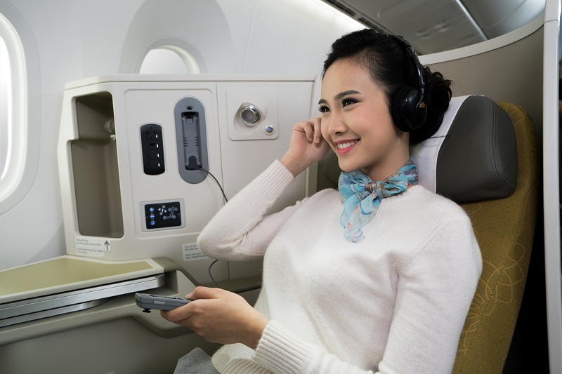 Chương trình Podcast “Bay một ngày đàng” nằm trong mục âm nhạc (nếu chọn ngôn ngữ tiếng Việt) và Audio (nếu chọn ngôn ngữ tiếng Anh) trên màn hình giải trí cá nhân phía trước mỗi ghế ngồi của hành khách trên các máy bay thân rộng Boeing 787, Airbus 350. 