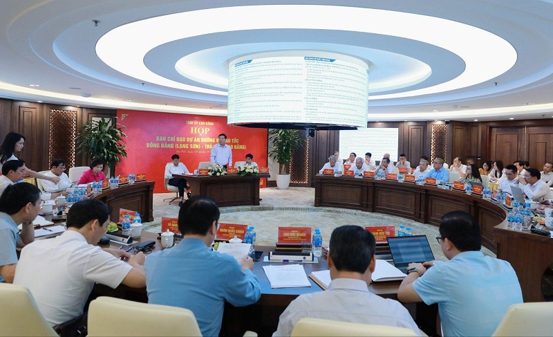 Quang cảnh cuộc họp Ban Chỉ đạo Dự án đường bộ cao tốc Đồng Đăng (Lạng Sơn) - Trà Lĩnh (Cao Bằng) hôm 9/10.