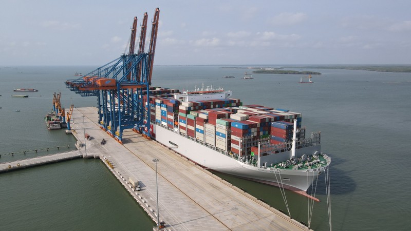 Siêu tàu container OOCL Spain với sức chở 24.188 TEU tại cảng Quốc tế Gemalink thuộc cụm cảng Cái Mép-Thị Vải hôm 30/3/2023