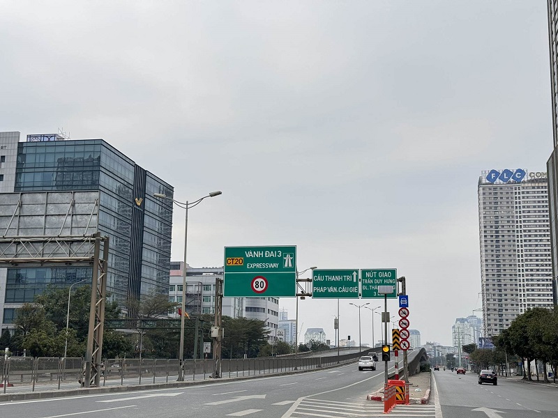 Giao thông thông thoáng tại đường Nguyễn Xiển, Hà Nội.
