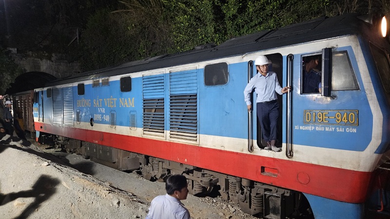 Đích thân Chủ tịch HĐTV Tổng công ty Đường sắt Việt Nam hướng dẫn lái tàu 