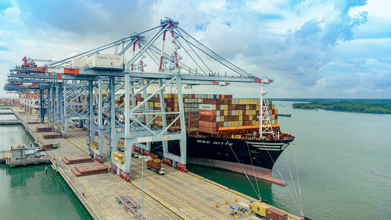 Cảng CMIT đón tàu MSC DITTE có sức chở lên đến gần 20,000 TEU được khai thác trên tuyến dịch vụ Pearl của liên minh 2M kết nối Việt Nam với bờ tây nước Mỹ.