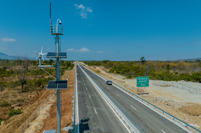 Một camera tích hợp hệ thống phát hiện phương tiện trên cao tốc Cam Lâm - Vĩnh Hảo.