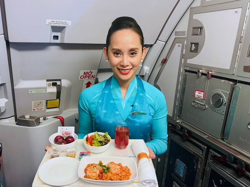 1. Vietnam Airlines phục vụ các món ăn, thức uống từ mận hậu Sơn La trên nhiều đường bay nội địa và quốc tế từ ngày 08_06 đến 15_06_2024