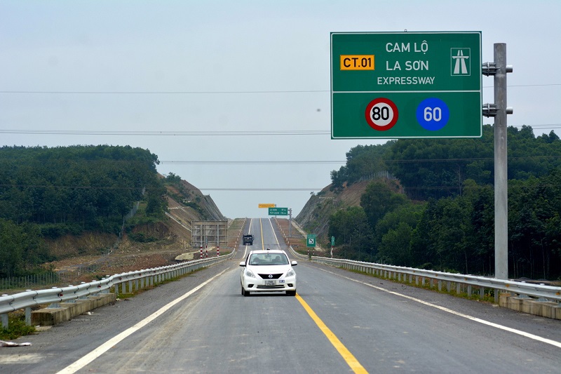 Một đoạn cao tốc Cam Lộ - La Sơn.