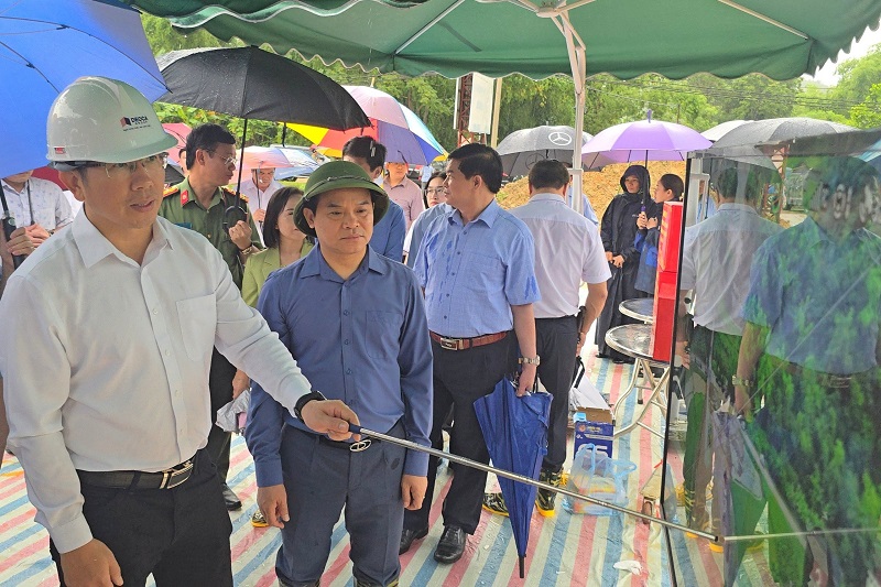 Đồng chí Bí thư Tỉnh ủy cùng đoàn công tác kiểm tra thực địa Dự án đầu tư cao tốc Đồng Đăng - Trà Lĩnh, đoạn qua huyện Văn Lãng