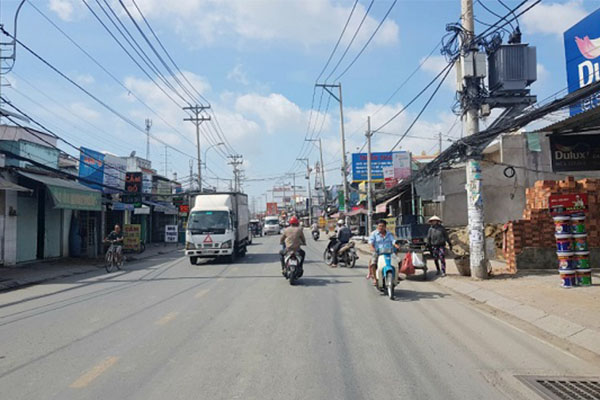 Quốc lộ 50 đoạn qua huyện Bình Chánh, TP.HCM hiện chỉ có 2 làn xe 