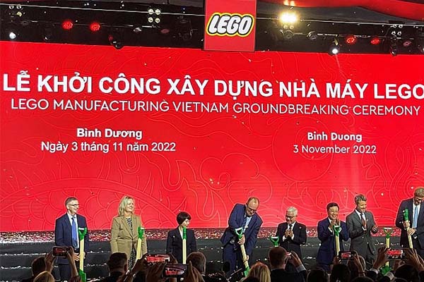 Lễ khởi công nhà máy LEGO 
