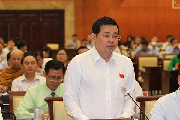 Giám đốc Sở Tài nguyên và Môi trường TP.HCM ông Nguyễn Toàn Thắng trả lời vấn đề thu hồi Dự án chậm triển khai ngày 8/12 - Ảnh: Thành Nhân 