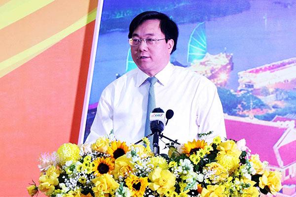 Thứ trưởng Bộ Kế hoạch và Đầu tư Trần Duy Đông phát biểu tại hội nghị  