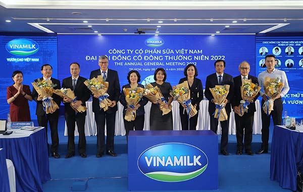 Thành viên Hội đồng quản trị VNM ra mắt cổ đông