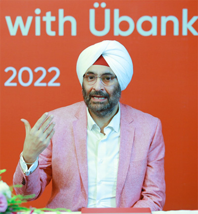 -	Ông Gunneet Singh Bally, Giám đốc Sản phẩm, Giao tiếp Khách hàng và Quan hệ đối tác, Übank