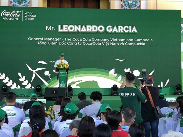 Ông Leonardo Garcia, Tổng giám đốc Công ty Coca-Cola Việt Nam và Campuchia chia sẻ về các hoạt động phát triển bền vững của Coca-Cola tại Việt Nam