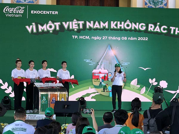 Đại diện Coca-Cola Việt Nam hướng dẫn cách phân loại rác tại nguồn