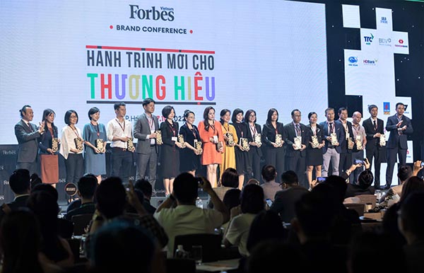 Vinamilk và công ty thành viên Mộc Châu Milk (với định giá thương hiệu 28 triệu USD) đều là các thương hiệu được vinh danh tại Sự kiện công bố Top 25 thương hiệu F&B dẫn đầu của Forbes Việt Nam