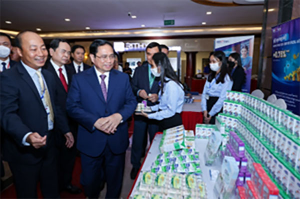 -	Thủ tướng Phạm Minh Chính thăm gian hàng của Angkormilk tại Diễn đàn Xúc tiến Đầu tư và Thương mại Việt Nam – Campuchia 2022