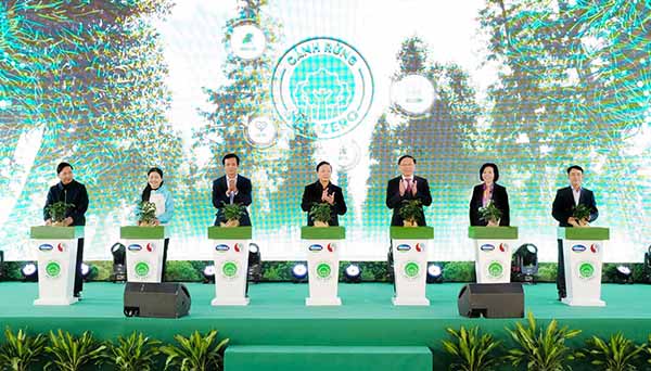 Tiếp nối thành công của chương trình Quỹ 1 triệu cây xanh cho Việt Nam (2012-2020), Vinamilk cũng đã phối hợp với Báo Tài nguyên và Môi trường thực hiện Dự án trồng cây hướng đến Net Zero trong 5 năm (2023 – 2027) 