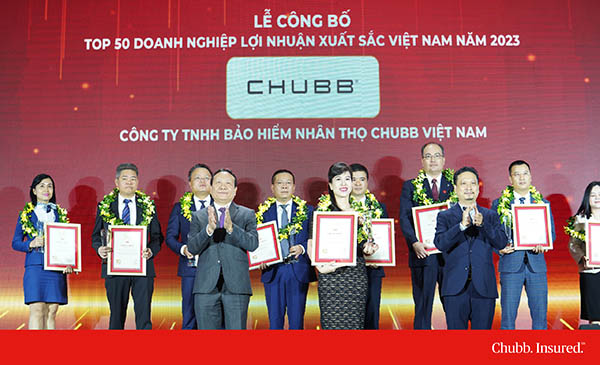 Đại diện Chubb Life Việt Nam, bà Lê Hương Ly – Phó Tổng Giám Đốc, tại lễ vinh danh