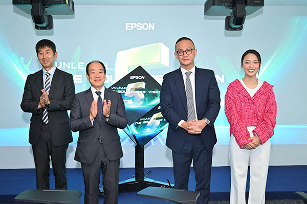 Từ trái qua phải: Ông Daisuke Hori-Tổng giám đốc Epson Việt Nam; Ông Ogawa San-Chủ tịch Epson; Ông Siew Jin Kiat, Giám đốc Epson khu vực Đông Nam Á 