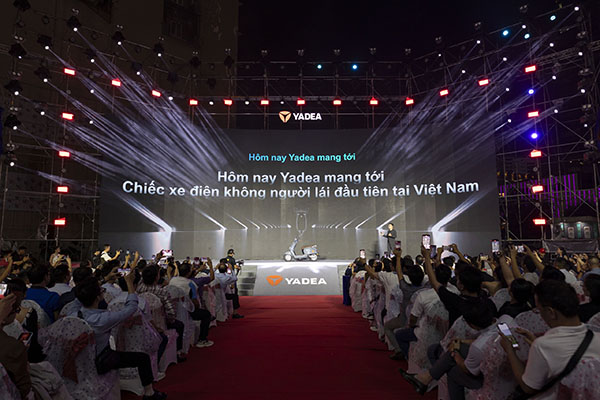 Yadea Ossy mẫu xe điện thông minh không người lài đầu tiên tại VN