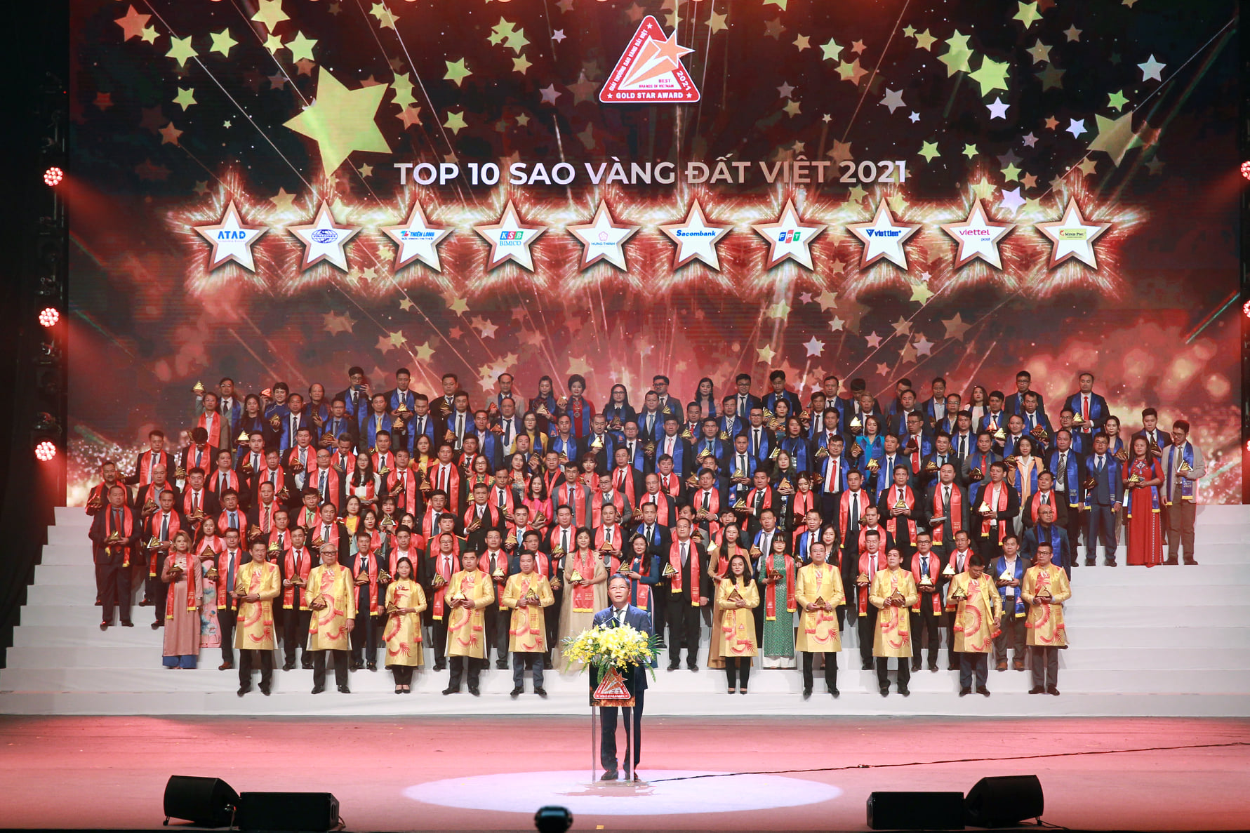 Tối 30-3, tại Hà Nội, Trung ương Hội doanh nhân trẻ Việt Nam tổ chức Lễ trao Giải thưởng Sao Vàng đất Việt 2021 để tôn vinh Top 10, Top 100, Top 200 thương hiệu Việt Nam tiêu biểu. 