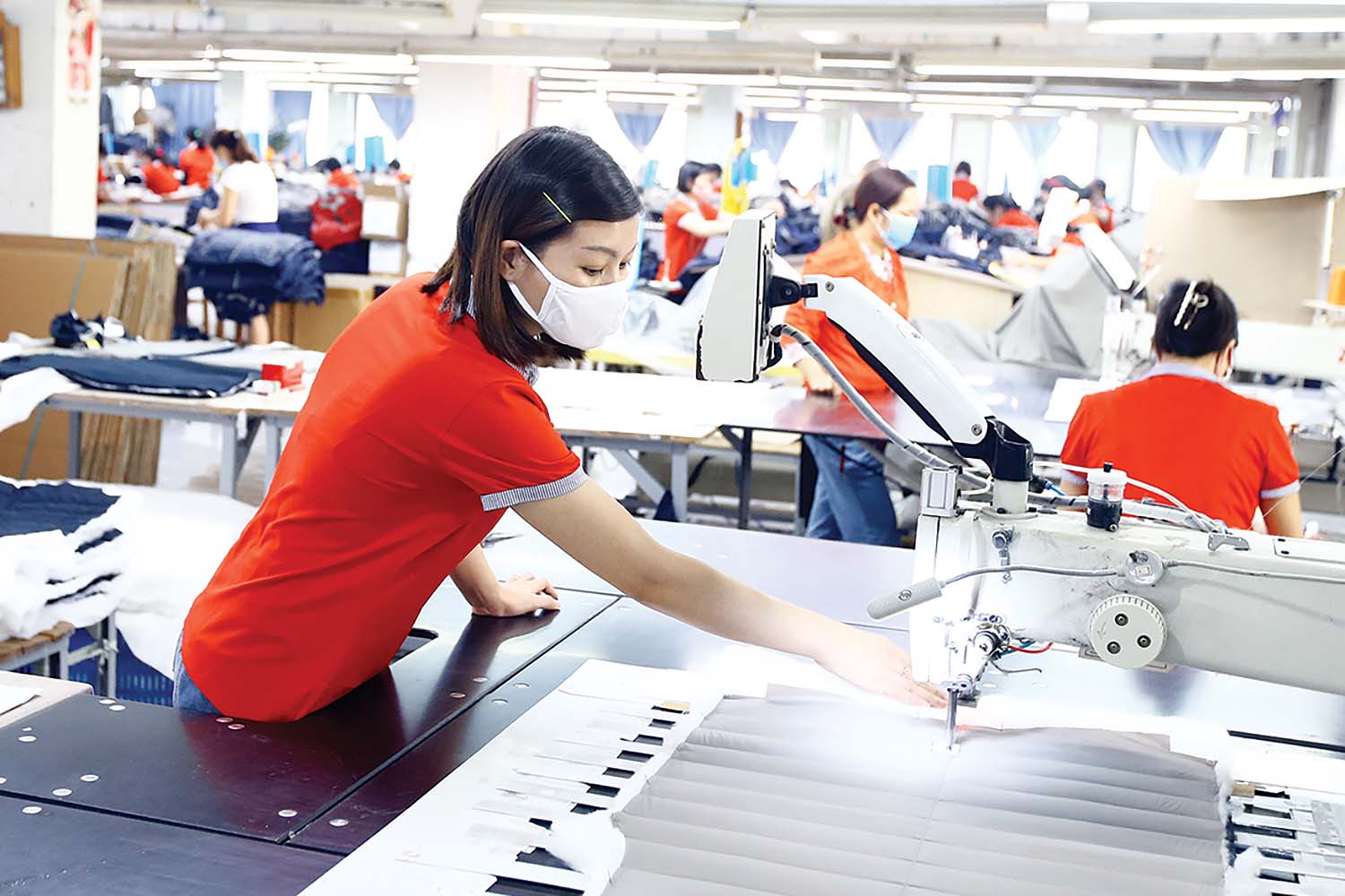 Năng suất lao động tại Việt Nam còn thấp vì tăng trưởng GDP dựa chủ yếu vào các ngành sử dụng nhiều lao động, công nghệ thấp 	ảnh: đ.t