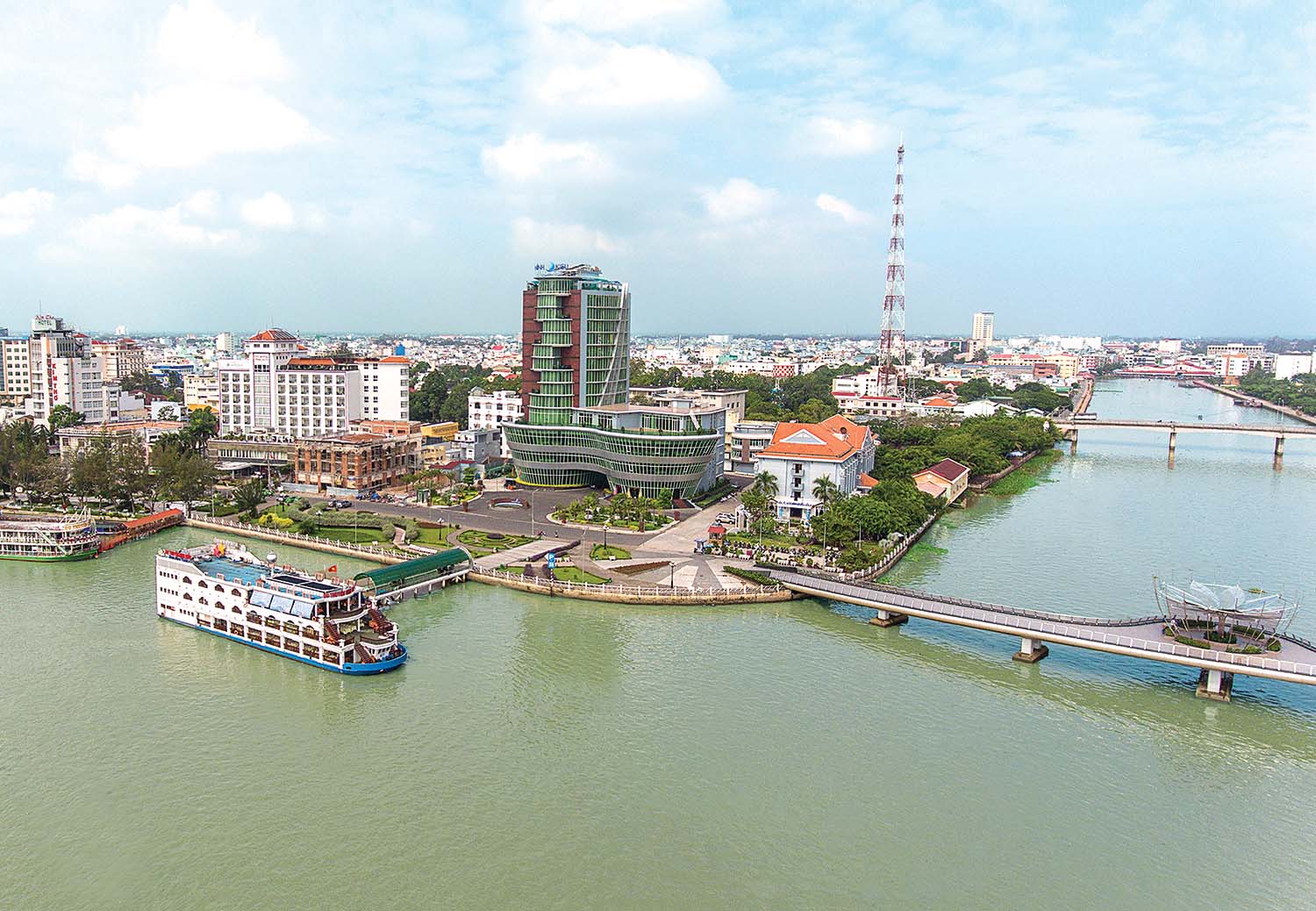 Bến Ninh Kiều nhìn từ quận Cái Răng (TP. Cần Thơ)