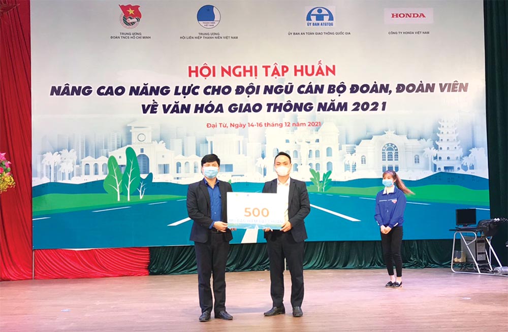 Honda Việt Nam trao tặng đoàn viên, thanh niên tỉnh Thái Nguyên 500 chiếc mũ bảo hiểm