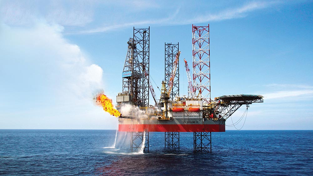doanh nghiệp nhà nước thường tiên phong làm những việc khó. Trong ảnh: Giàn khoan dầu khí ngoài khơi của PVN	