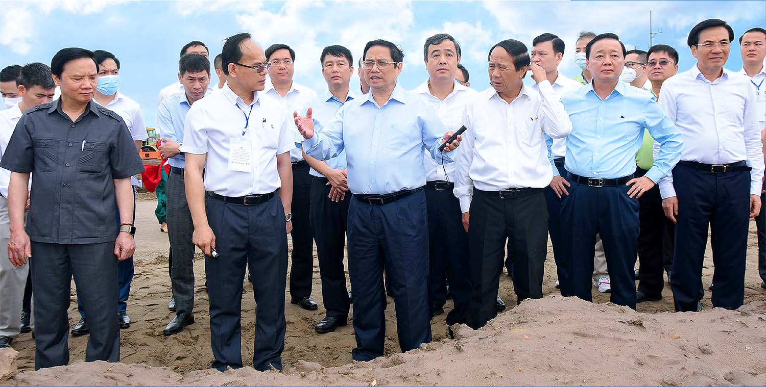 Thủ tướng Chính phủ Phạm Minh Chính cùng đoàn công tác của Trung ương và tỉnh Thái Bình thăm Khu công nghiệp Liên Hà Thái thuộc Khu kinh tế Thái Bình