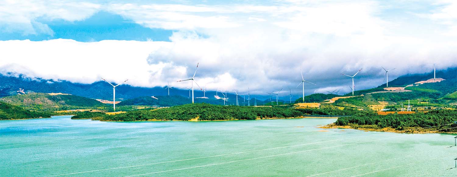 Quảng Trị sở hữu nhiều tiềm năng phát triển năng lượng tái tạo. Trong ảnh: Làng điện gió phía Tây Quảng Trị