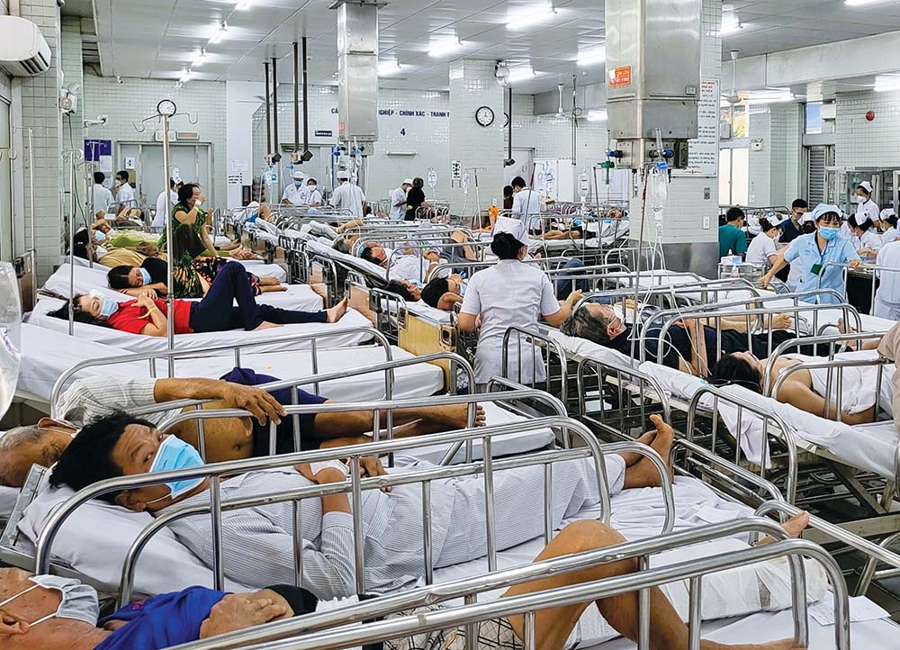 Số lượng bệnh nhân tăng nhanh, nhưng Bệnh viện Chợ Rẫy (TP.HCM) đang trong tình trạng thiếu thuốc điều trị 	