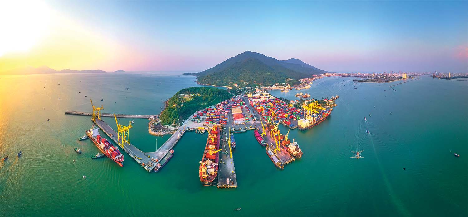 Với vị trí địa lý thuận lợi, Đà Nẵng trở thành một trong những cửa ngõ hướng ra biển của EWEC. Trong ảnh: Cảng Đà Nẵng  	ảnh: huỳnh văn truyền