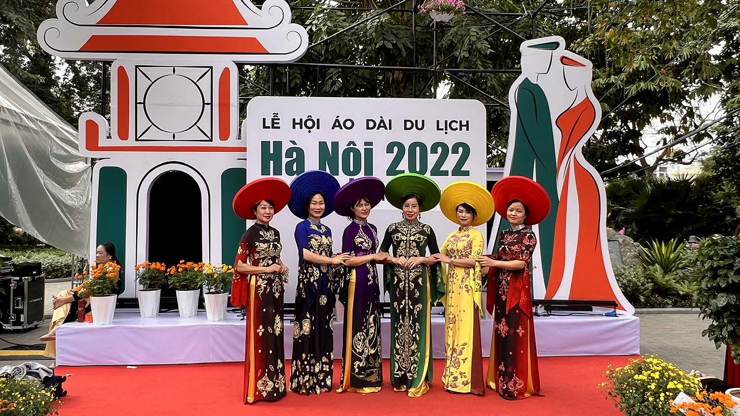 Lễ hội áo dài du lịch Hà Nội 2022 nhằm chuyển tải thông điệp du lịch Việt Nam nói chung và du lịch Hà Nội nói riêng, đưa hình ảnh chiếc áo dài từ “đại sứ văn hóa” dần trở thành “đại sứ du lịch”, sản phẩm du lịch đặc trưng của Hà Nội, Việt Nam.